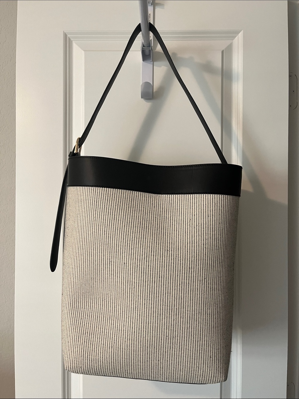 H&M Black and Cream Textured Bucket Shoulder Bag